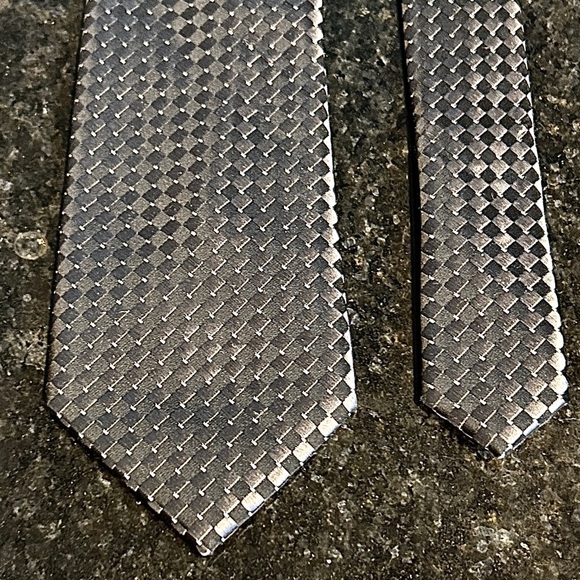CROFT & BARROW Tie • Black & Gray Diamonds • 59”L x 3.5”W - Picture 3 of 7